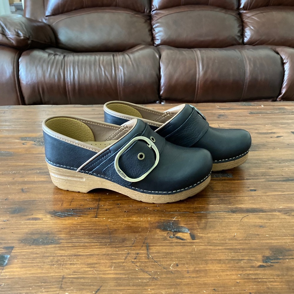 Dansko Pearson Black Leather Buckle Clogs Size 38 US 7.5-8